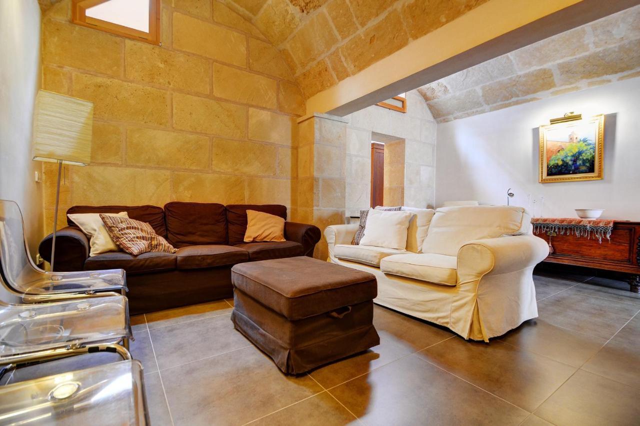 Amilcar House By Slow *