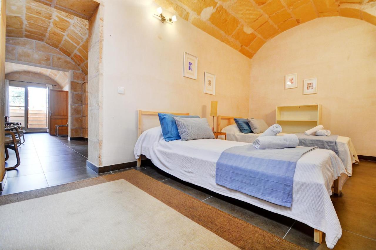 Amilcar House By Slow *